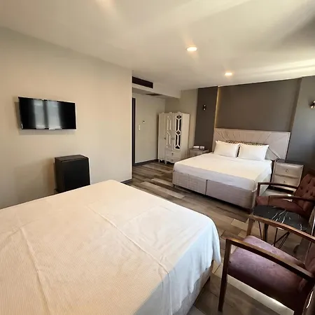 Guler Palace & Roof Bar 3*